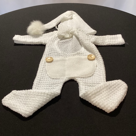 123. Infant Cream-Colored Sleepy Jumper For Photoshoot NB (EUC) - Picture 2 of 2